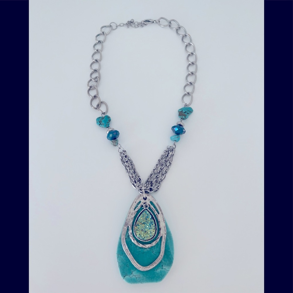 Lane Bryant Beautiful Aqua Green Stone and Silver necklace